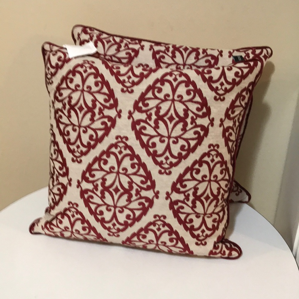 Set of decorative accent pillows with zipper